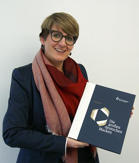 Yvonne Dallmer präsentiert das Buch "Die großen deutschen Marken"